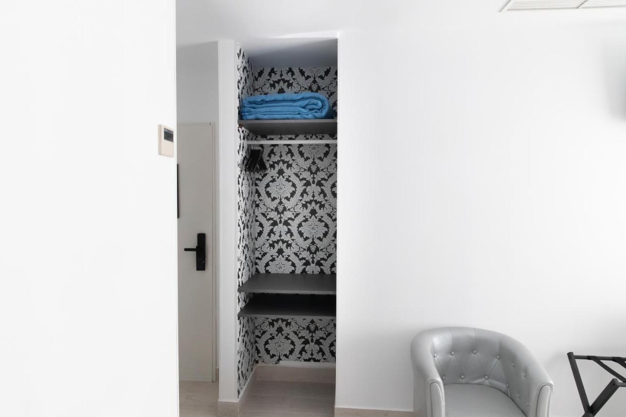 Hostal Boutique I Host You Madrid Exterior photo